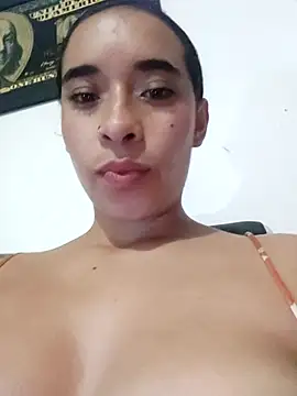 Snapshot of Valenn_fernandez chatting on May 2026 02:52:02 AM Valenn fernandez online show from May 2026 02:52:02 AM