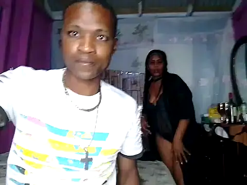 Snapshot of RichandBlondie chatting on November 2025 05:33:01 AM RichandBlondie online show from November 2025 05:33:01 AM