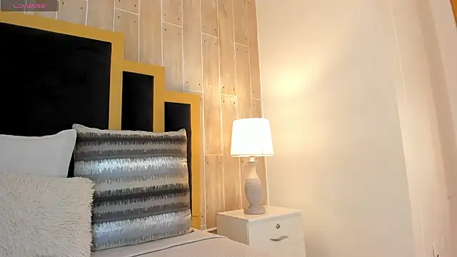 isabellasouza online show from January 2026 07:50:02 PM