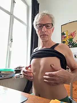 Snapshot of SexyLeon8 chatting on October 2025 09:12:01 AM SexyLeon8 online show from October 2025 09:12:01 AM