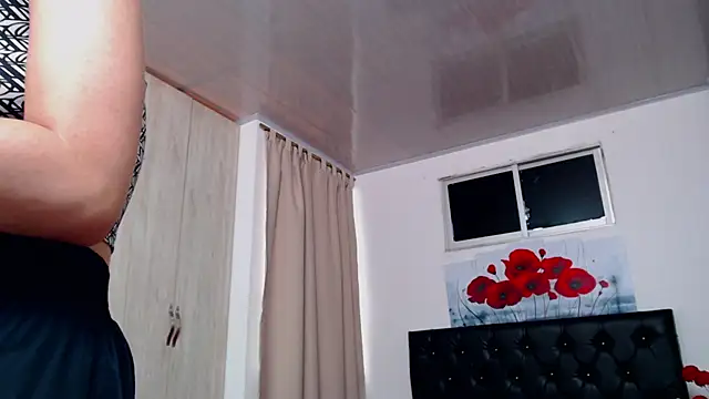 pinky f00x online show from March 2026 07:20:02 PM