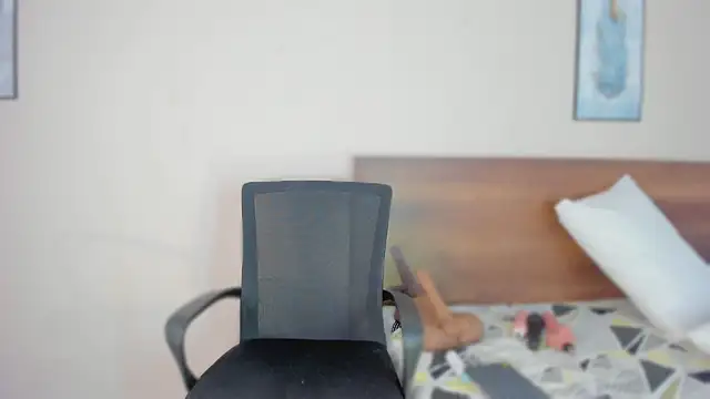 Niicol Jenner online show from February 2026 04:38:01 AM