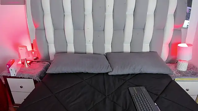 Adaara Rey online show from October 2025 08:06:02 PM