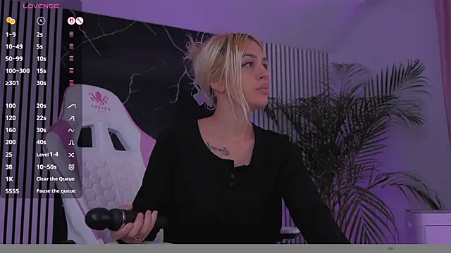 daisyblushh online show from November 2025 05:33:02 PM