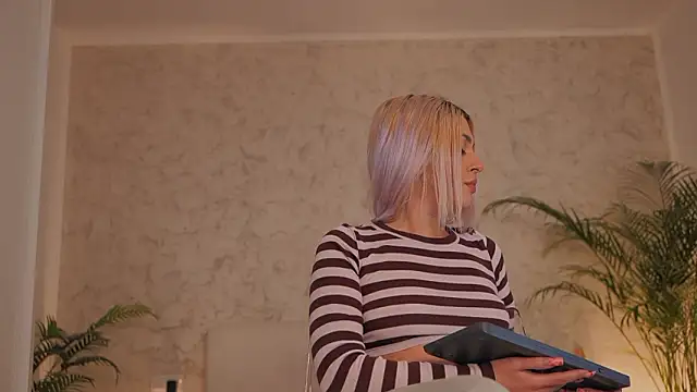 daisyblushh online show from February 2026 04:05:02 PM