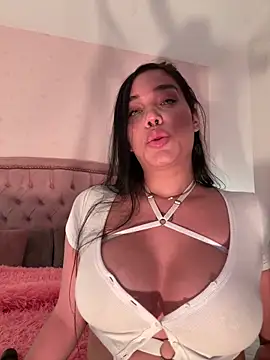 Snapshot of Bella__Wood chatting on September 2025 07:15:01 PM Bella  Wood online show from September 2025 07:15:01 PM