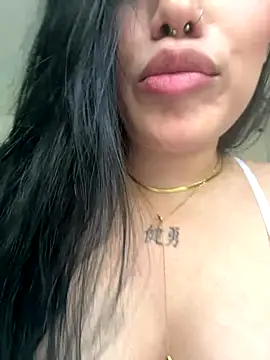 Snapshot of Bella__Wood chatting on September 2025 05:51:01 PM Bella  Wood online show from September 2025 05:51:01 PM