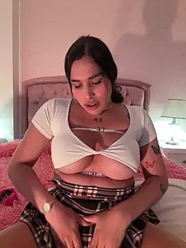 Snapshot of Bella__Wood chatting on October 2025 08:37:02 PM Bella  Wood online show from October 2025 08:37:02 PM