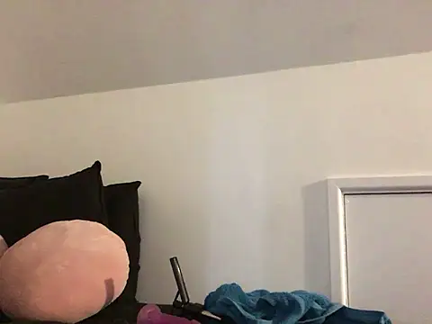 estellebby online show from May 2026 09:53:01 PM