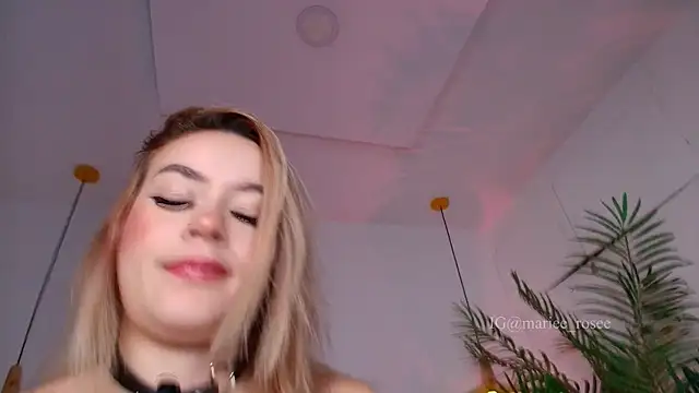 Snapshot of Mariee_rosee chatting on July 2026 09:39:01 PM Mariee rosee online show from July 2026 09:39:01 PM