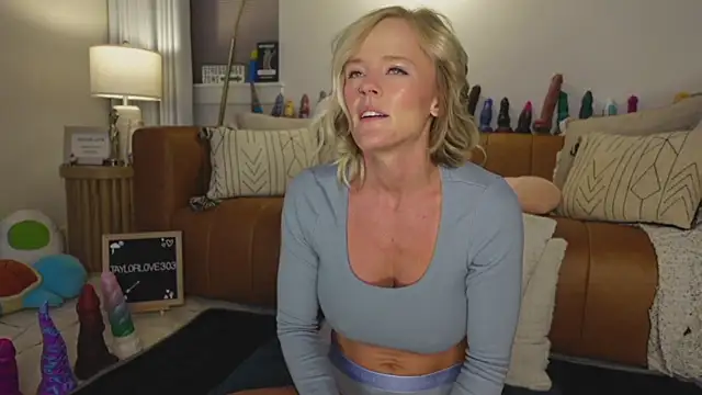 Taylorlove303 online show from September 2025 10:37:01 AM