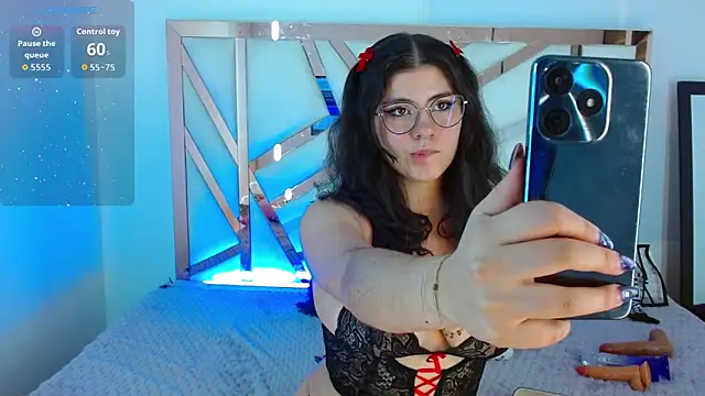 hannia baileys online show from December 2025 12:59:02 AM