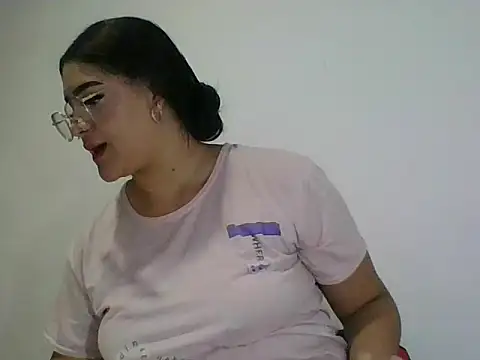 Snapshot of Marianacg_21 chatting on November 2025 01:05:02 AM Marianacg 21 online show from November 2025 01:05:02 AM