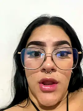 Snapshot of Marianacg_21 chatting on December 2025 03:55:01 AM Marianacg 21 online show from December 2025 03:55:01 AM