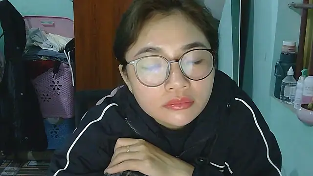 Uhem112 online show from November 2025 12:49:01 PM