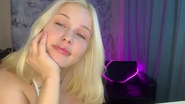 Snapshot of Mia_Sakuraa chatting on September 2025 04:29:02 PM Mia Sakuraa online show from September 2025 04:29:02 PM