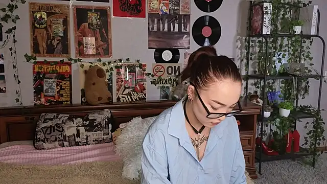 OdetteBiddy online show from November 2025 08:07:01 PM