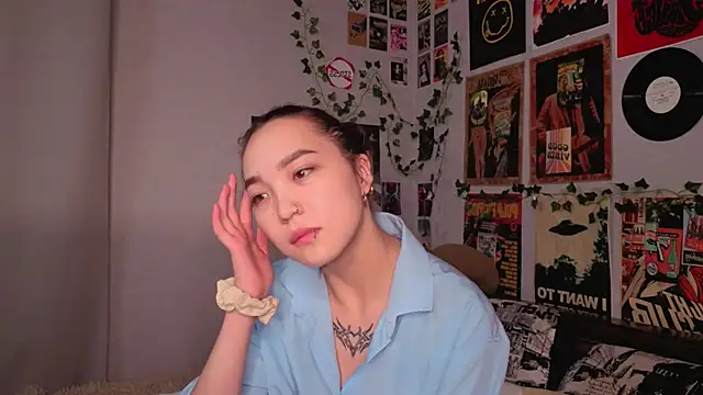 OdetteBiddy online show from November 2025 09:14:02 PM