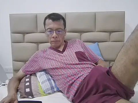 skinnylatino51 online show from November 2025 12:23:01 AM