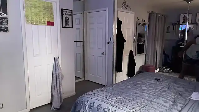 sexyred77713 online show from February 2026 09:15:02 PM