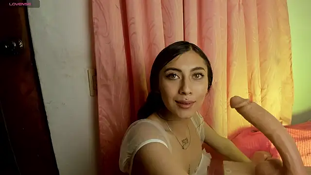 Snapshot of Alanaloiiss_ chatting on May 2026 01:22:02 AM Alanaloiiss online show from May 2026 01:22:02 AM