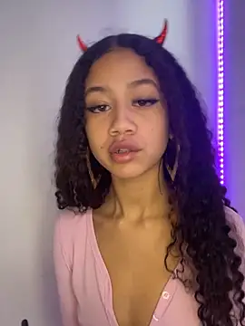 jadee8 online show from October 2025 07:48:01 PM