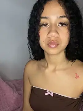 jadee8 online show from March 2026 05:28:01 PM