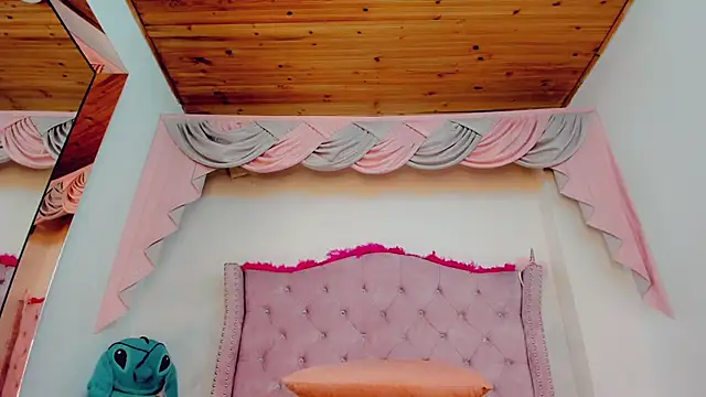  Abby white  online show from October 2025 09:00:02 PM