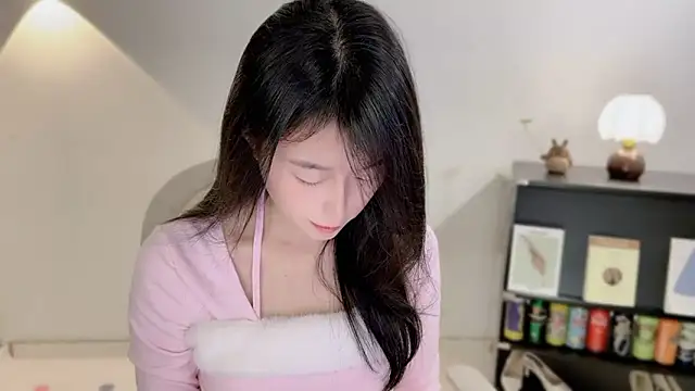 Onechestnut online show from December 2025 12:45:01 PM