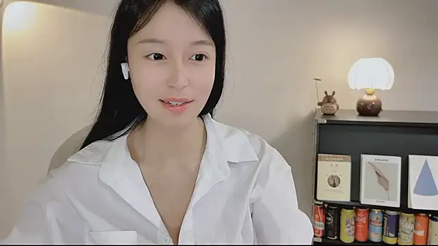 Onechestnut online show from April 2026 05:19:01 AM