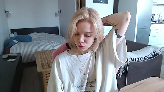 Snapshot of enchanting_chloe chatting on March 2026 08:40:01 AM enchanting chloe online show from March 2026 08:40:01 AM