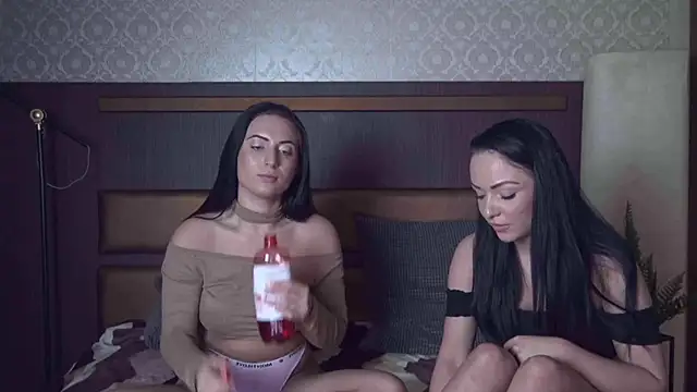 Snapshot of BustyBrunettes chatting on February 2025 11:06:02 AM BustyBrunettes online show from February 2025 11:06:02 AM