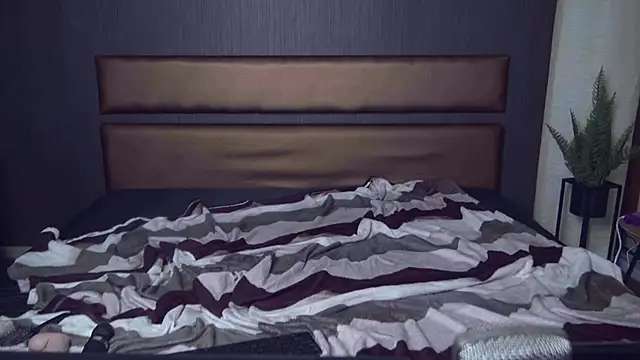 Snapshot of BustyBrunettes chatting on October 2025 04:52:01 PM BustyBrunettes online show from October 2025 04:52:01 PM