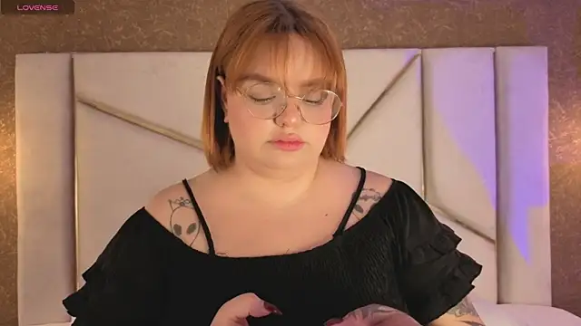 Miiss Bubble online show from September 2025 07:49:02 PM