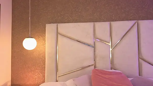 Miiss Bubble online show from September 2025 07:50:02 PM