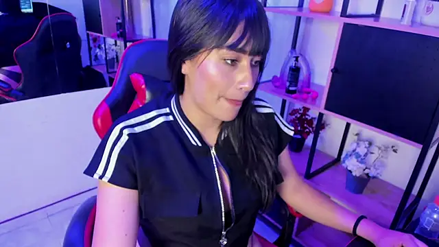 Snapshot of Dhaniela_Naugthy chatting on October 2025 08:06:02 PM Dhaniela Naugthy online show from October 2025 08:06:02 PM