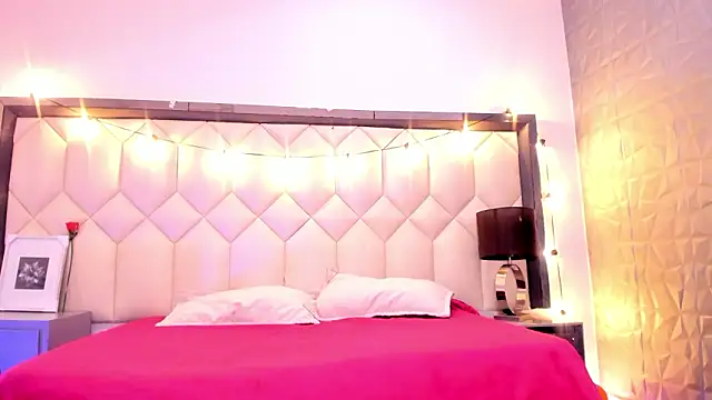 Scarletbigbug online show from February 2026 11:41:01 AM