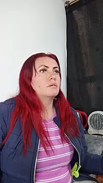 carolinhe  online show from November 2025 06:26:01 PM