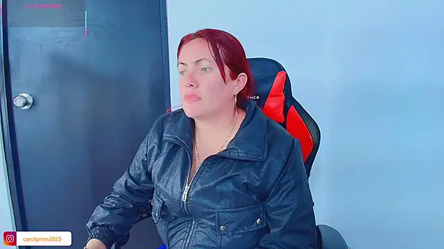 carolinhe  online show from November 2025 07:58:01 PM