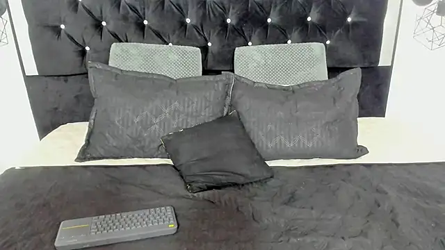 Sebas cat online show from October 2025 09:59:02 PM