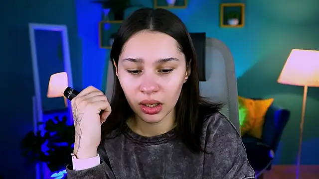 KimClarks  online show from November 2025 01:11:02 PM