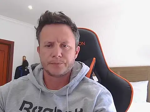 Snapshot of TroyDieselXXX chatting on September 2025 09:44:01 AM TroyDieselXXX online show from September 2025 09:44:01 AM