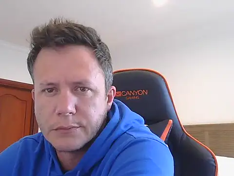 Snapshot of TroyDieselXXX chatting on September 2025 05:09:01 AM TroyDieselXXX online show from September 2025 05:09:01 AM