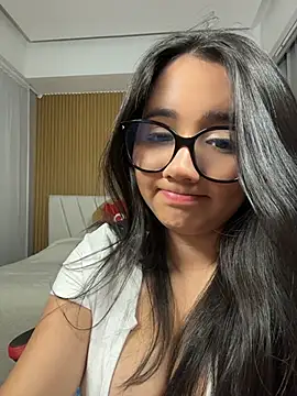 Snapshot of Michelle_Zoe chatting on July 2026 04:37:02 AM Michelle Zoe online show from July 2026 04:37:02 AM