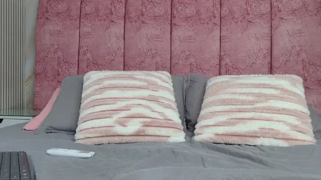 emmacurvy online show from April 2026 03:56:01 AM