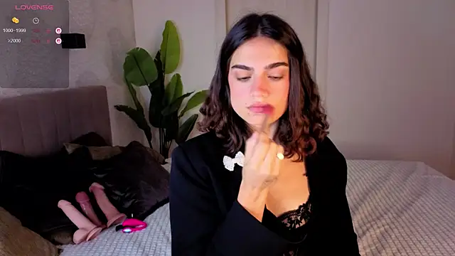 Snapshot of NIghtFloat chatting on September 2025 06:37:01 AM NIghtFloat online show from September 2025 06:37:01 AM