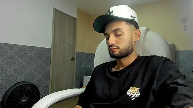 Snapshot of Ryan_Jackson_ chatting on September 2025 12:13:02 AM Ryan Jackson online show from September 2025 12:13:02 AM