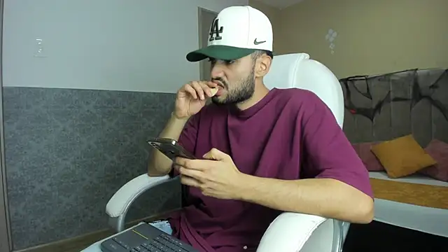 Snapshot of Ryan_Jackson_ chatting on October 2025 11:11:02 PM Ryan Jackson online show from October 2025 11:11:02 PM