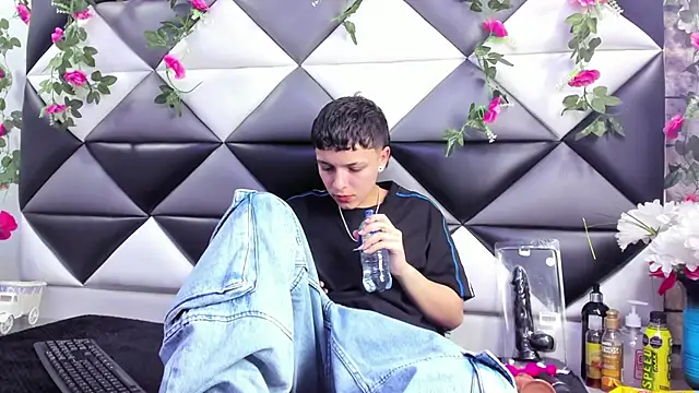 Snapshot of Megan_Thompson_ chatting on October 2025 02:20:01 AM Megan Thompson online show from October 2025 02:20:01 AM