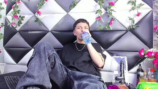 Snapshot of Megan_Thompson_ chatting on October 2025 02:25:02 AM Megan Thompson online show from October 2025 02:25:02 AM